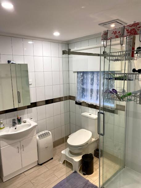 Self Contained En-Suite Private Bathroom, Private Entrance, Close To Shops & Hospital Homestay แฮมิลตัน ภายนอก รูปภาพ