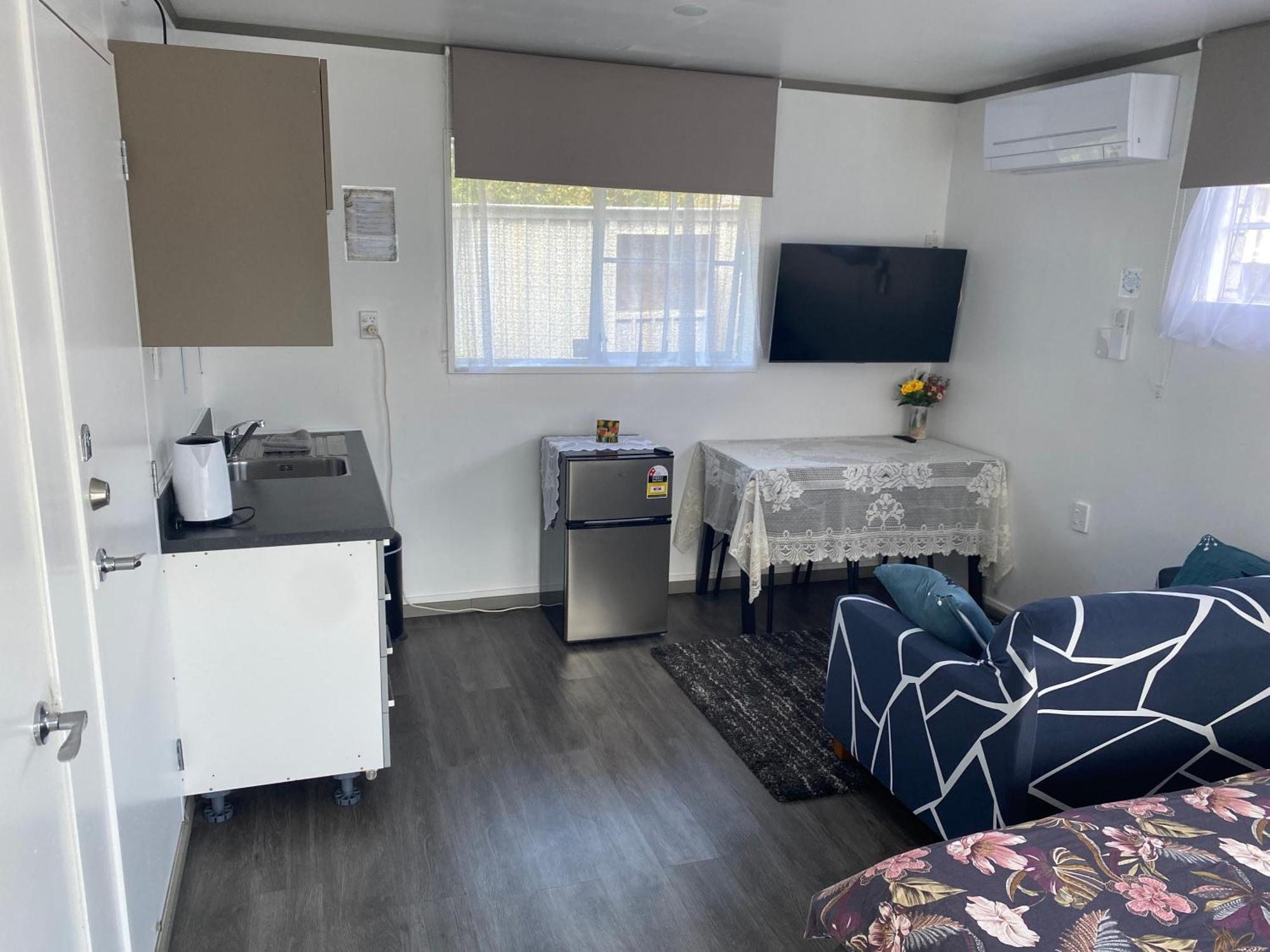 Self Contained En-Suite Private Bathroom, Private Entrance, Close To Shops & Hospital Homestay แฮมิลตัน ภายนอก รูปภาพ