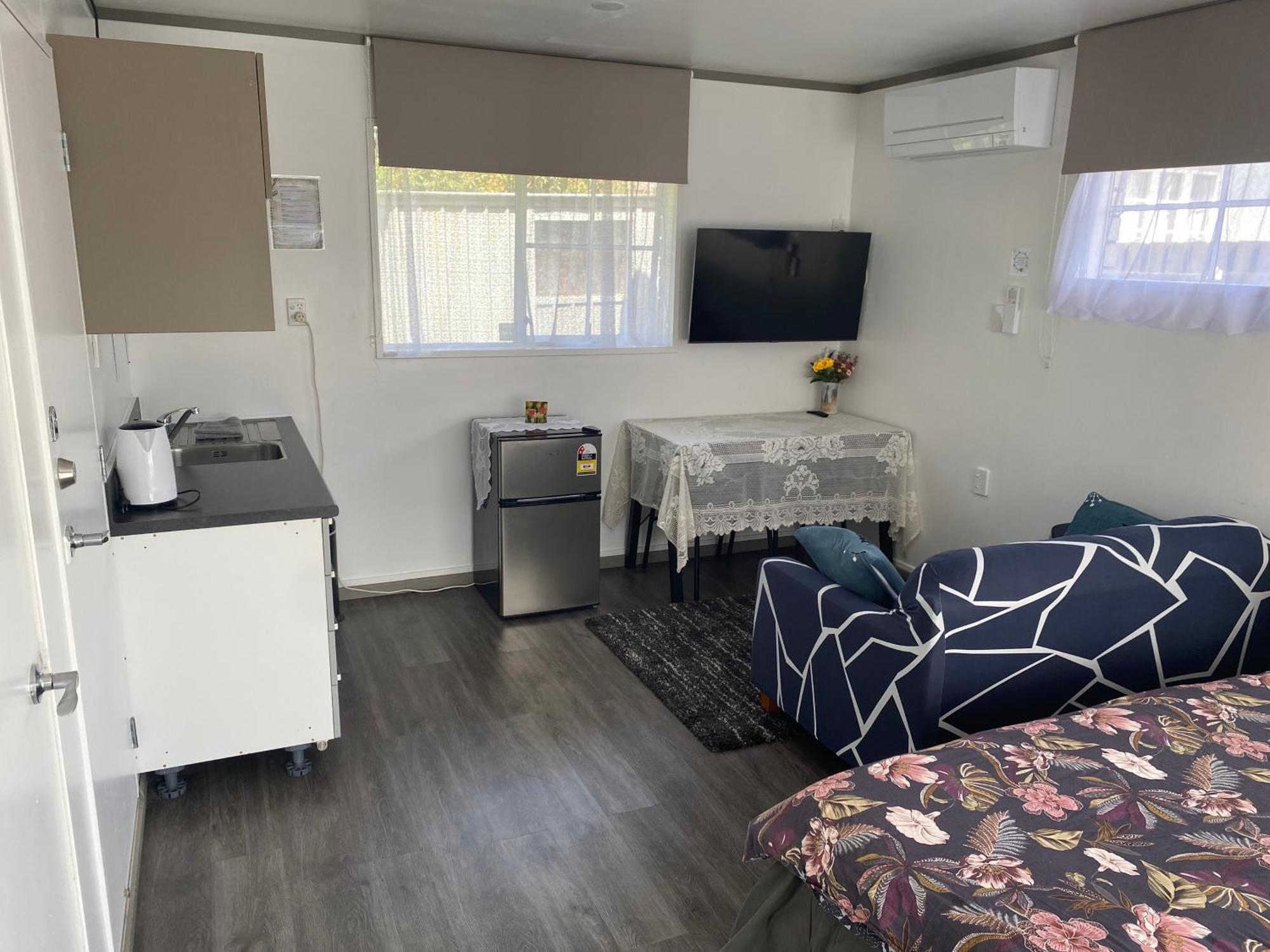 Self Contained En-Suite Private Bathroom, Private Entrance, Close To Shops & Hospital Homestay แฮมิลตัน ภายนอก รูปภาพ