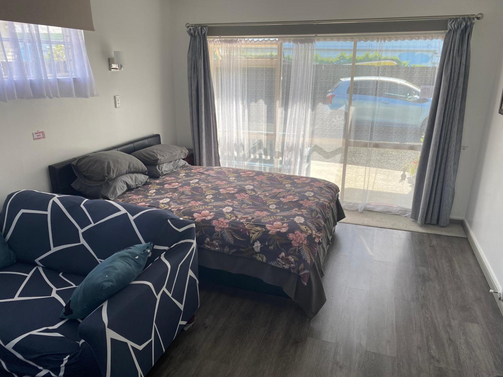 Self Contained En-Suite Private Bathroom, Private Entrance, Close To Shops & Hospital Homestay แฮมิลตัน ภายนอก รูปภาพ
