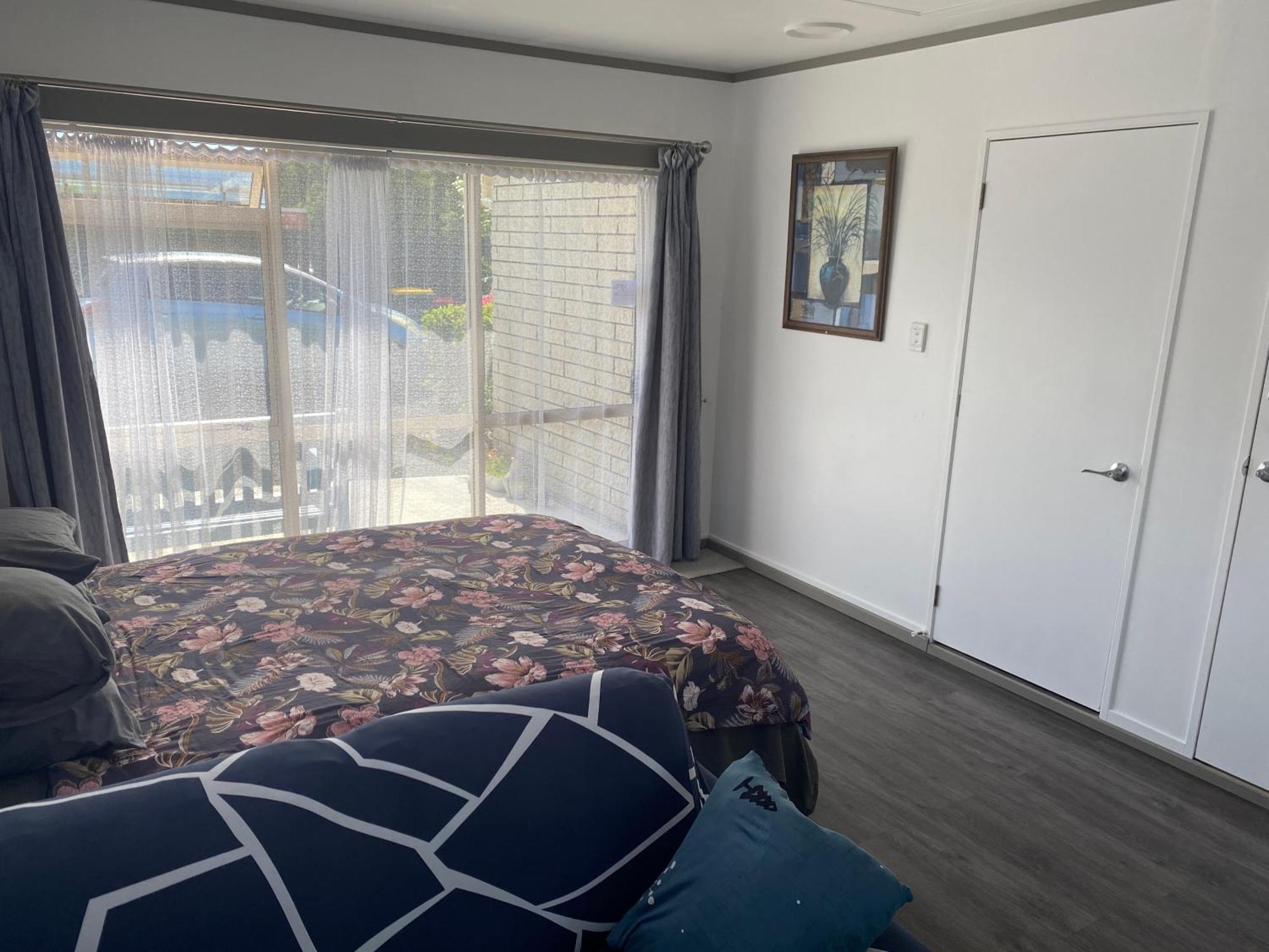 Self Contained En-Suite Private Bathroom, Private Entrance, Close To Shops & Hospital Homestay แฮมิลตัน ภายนอก รูปภาพ