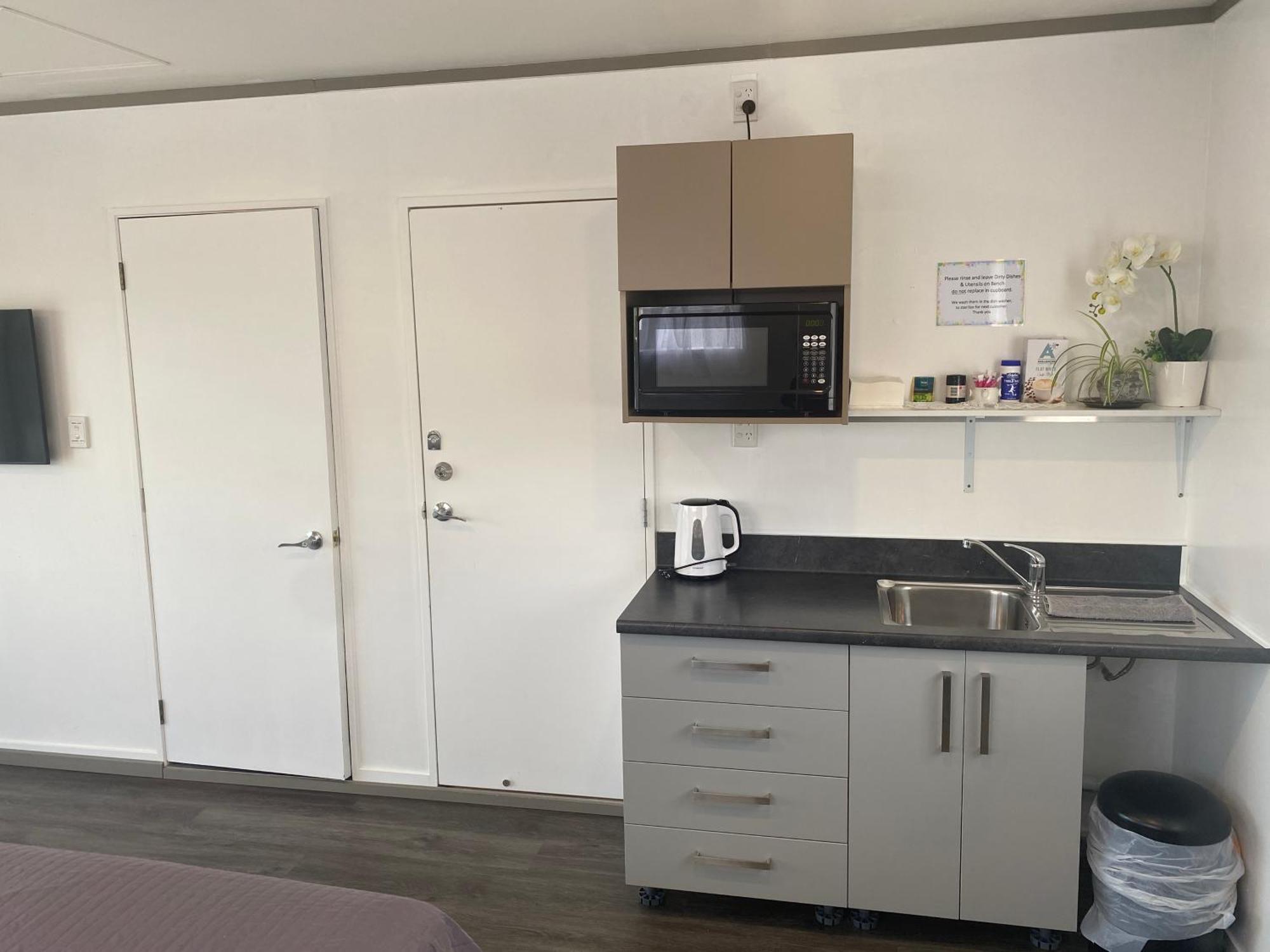 Self Contained En-Suite Private Bathroom, Private Entrance, Close To Shops & Hospital Homestay แฮมิลตัน ภายนอก รูปภาพ